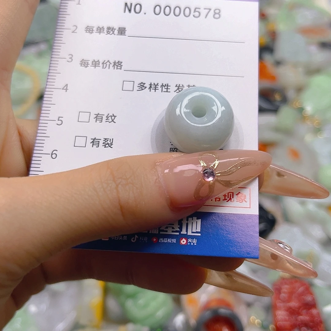 翡翠未镶嵌颈饰hhh