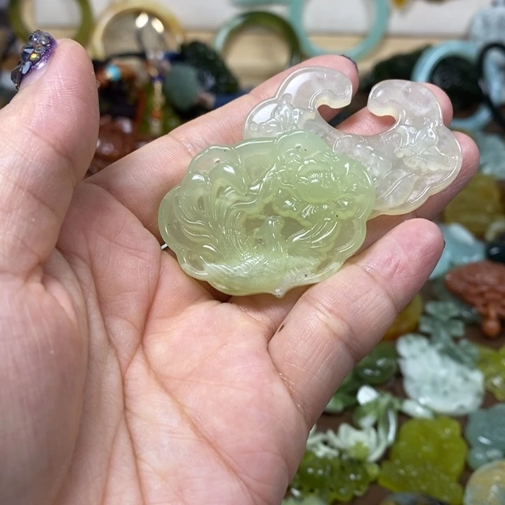 蛇纹石玉未镶嵌吊坠