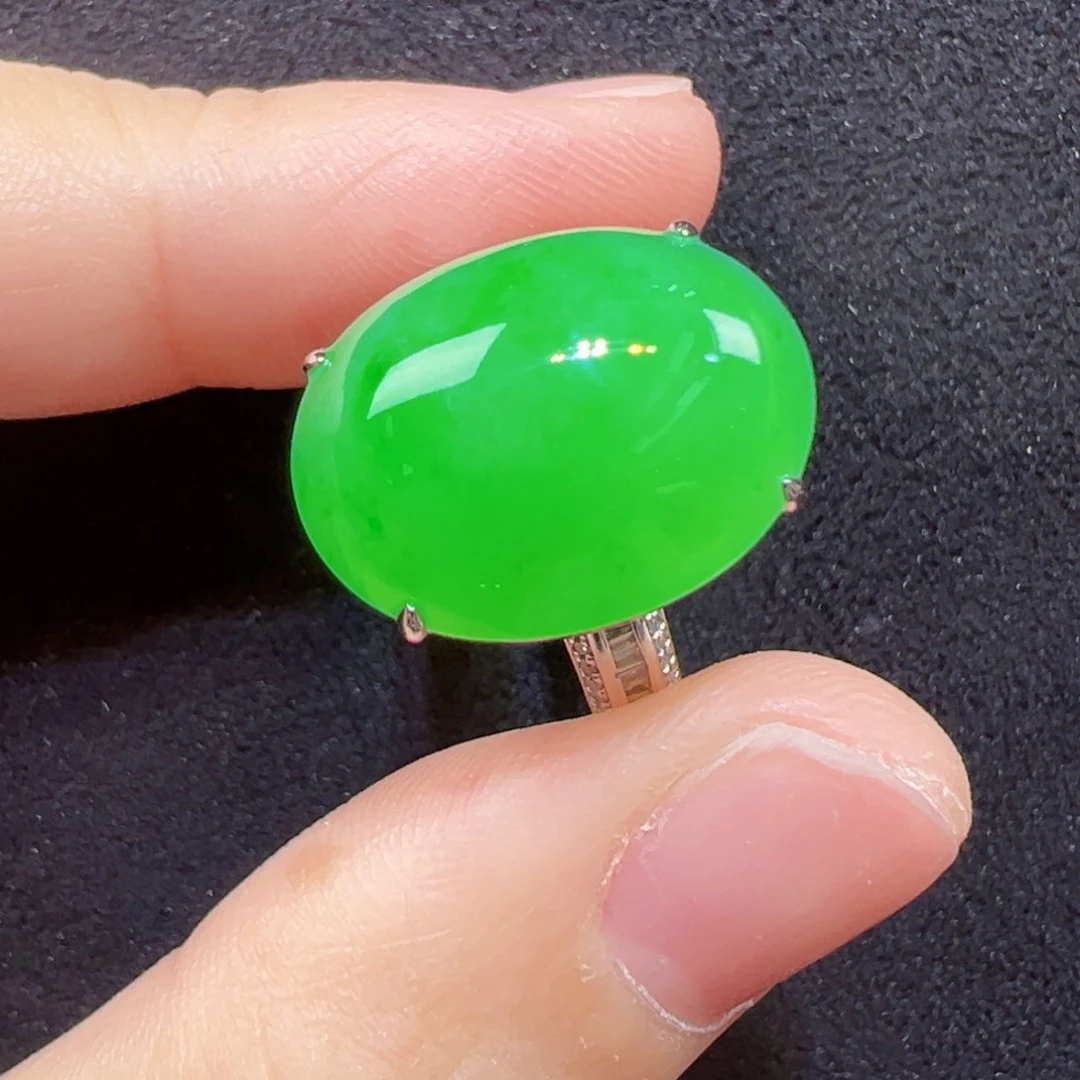 18K金镶嵌戒指翡翠戒指