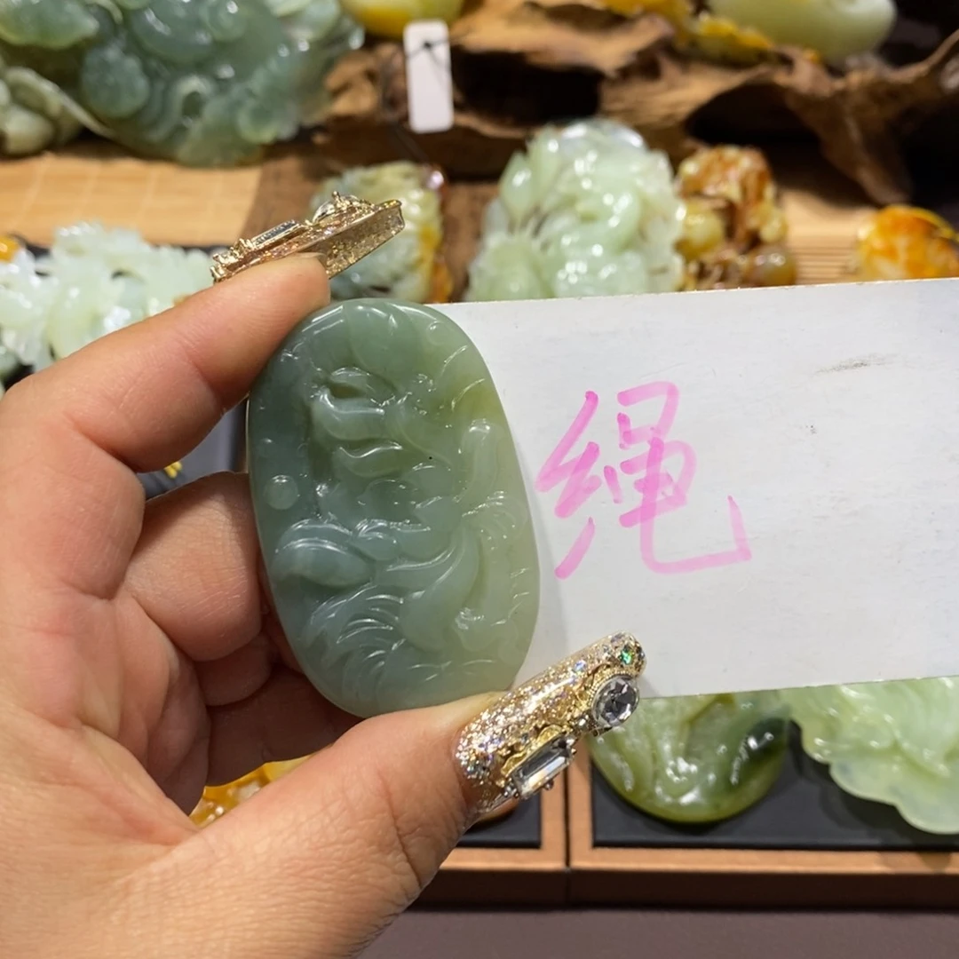 蛇纹石玉颈饰未镶嵌