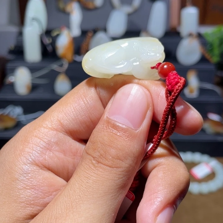 彬***未镶嵌和田玉（糖玉）车挂