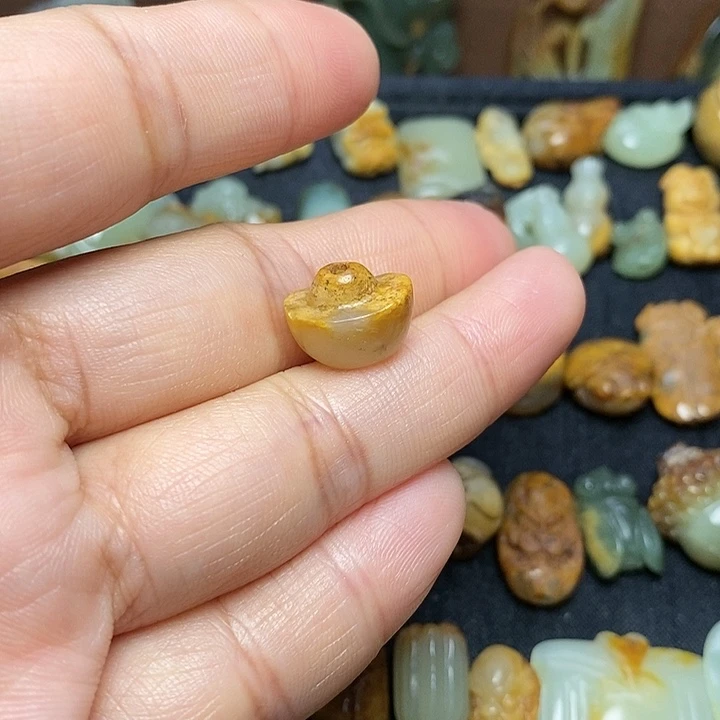 琪***胜岫岩河磨玉（透闪石质玉）未镶嵌颈饰