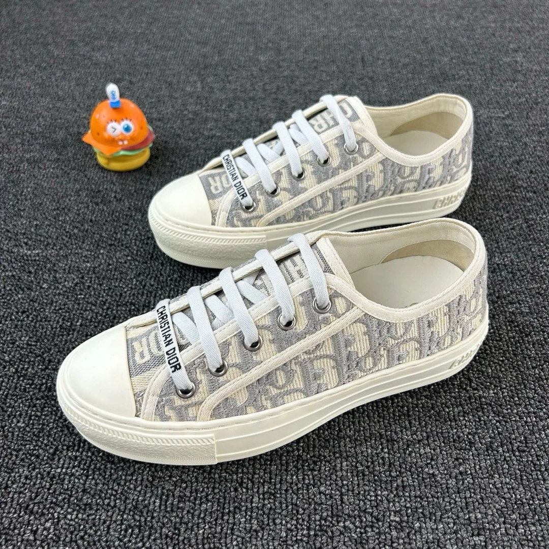 95新 DIOR/迪奥 老花板鞋 35码 经典老花满印设计HB3305
