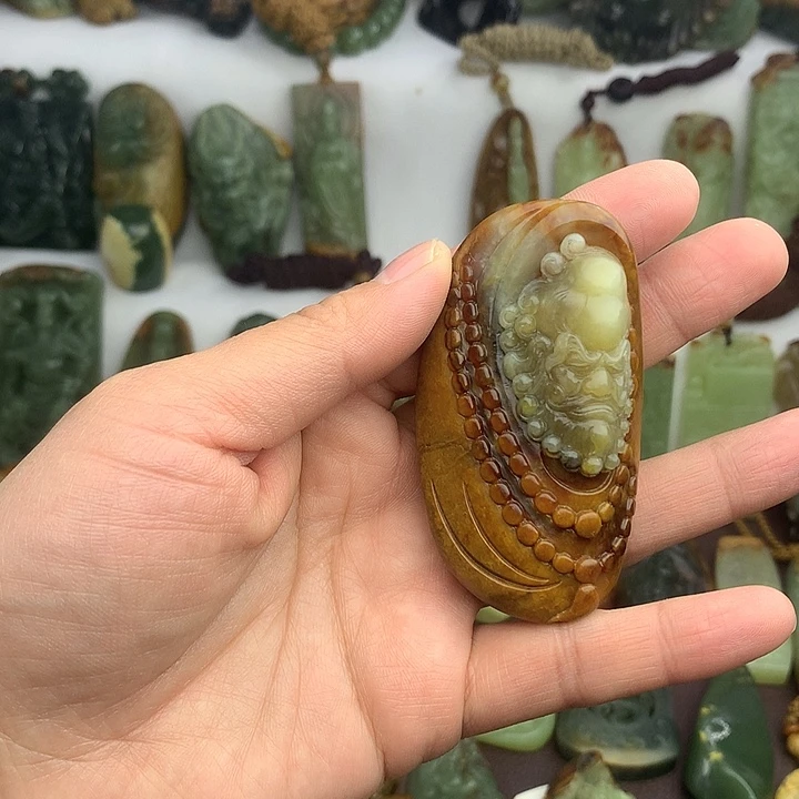 谢***岫岩河磨玉（透闪石质玉）未镶嵌挂件