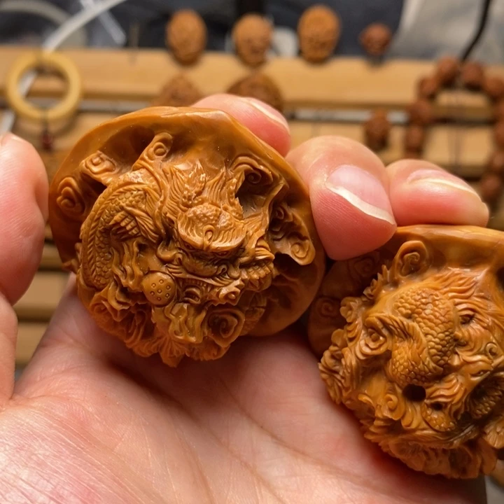阿***阳核桃手工雕刻龙凤呈祥