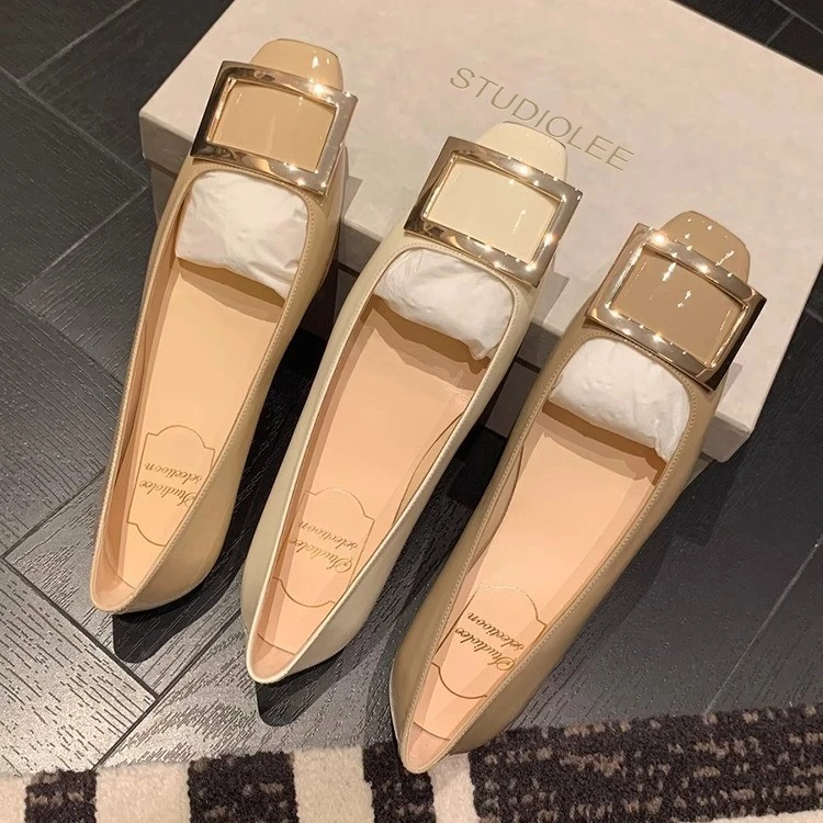 百搭网红夏日新款上班精致小方头浅口经典方扣粗跟平底女士时尚高