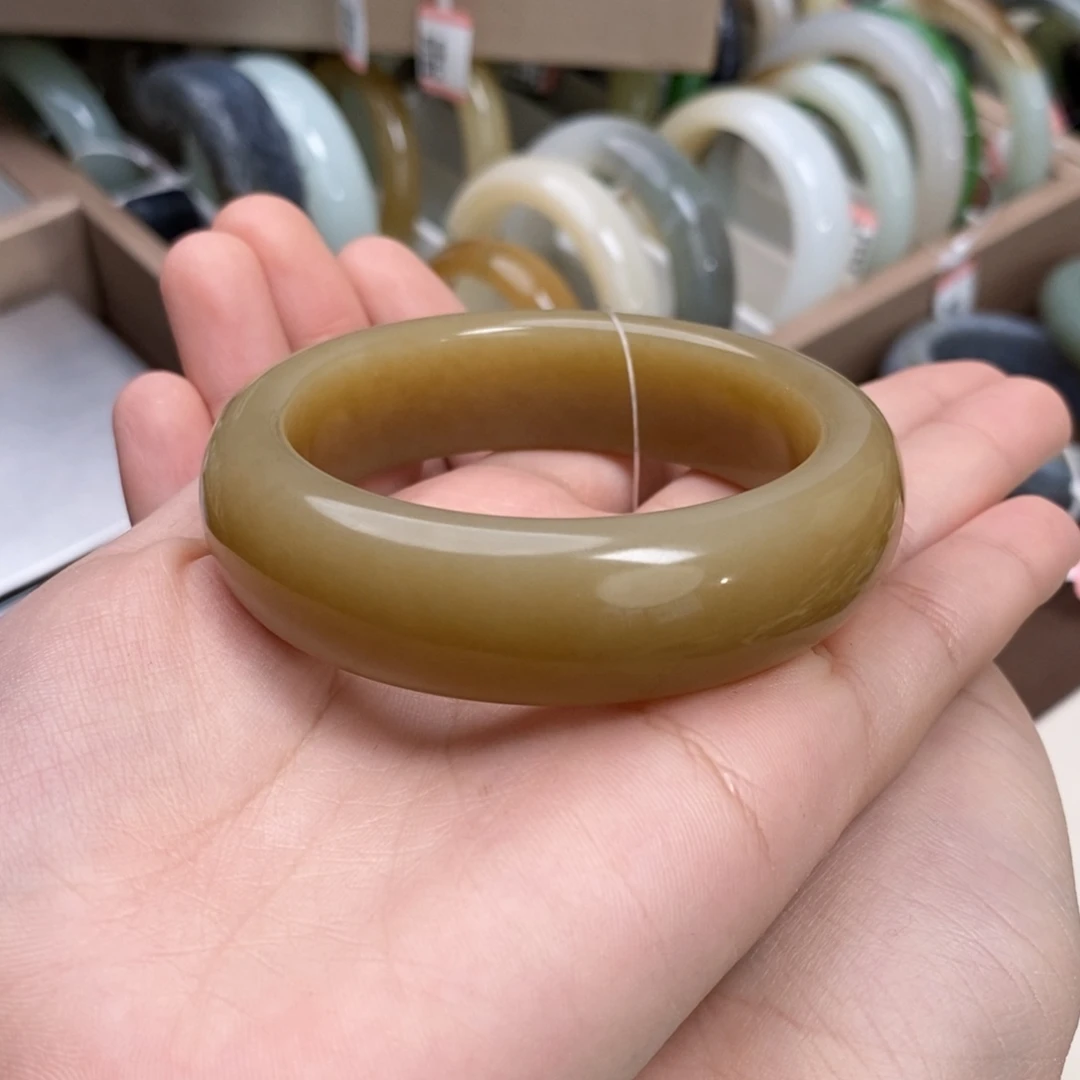 晶***金未镶嵌手镯和田玉