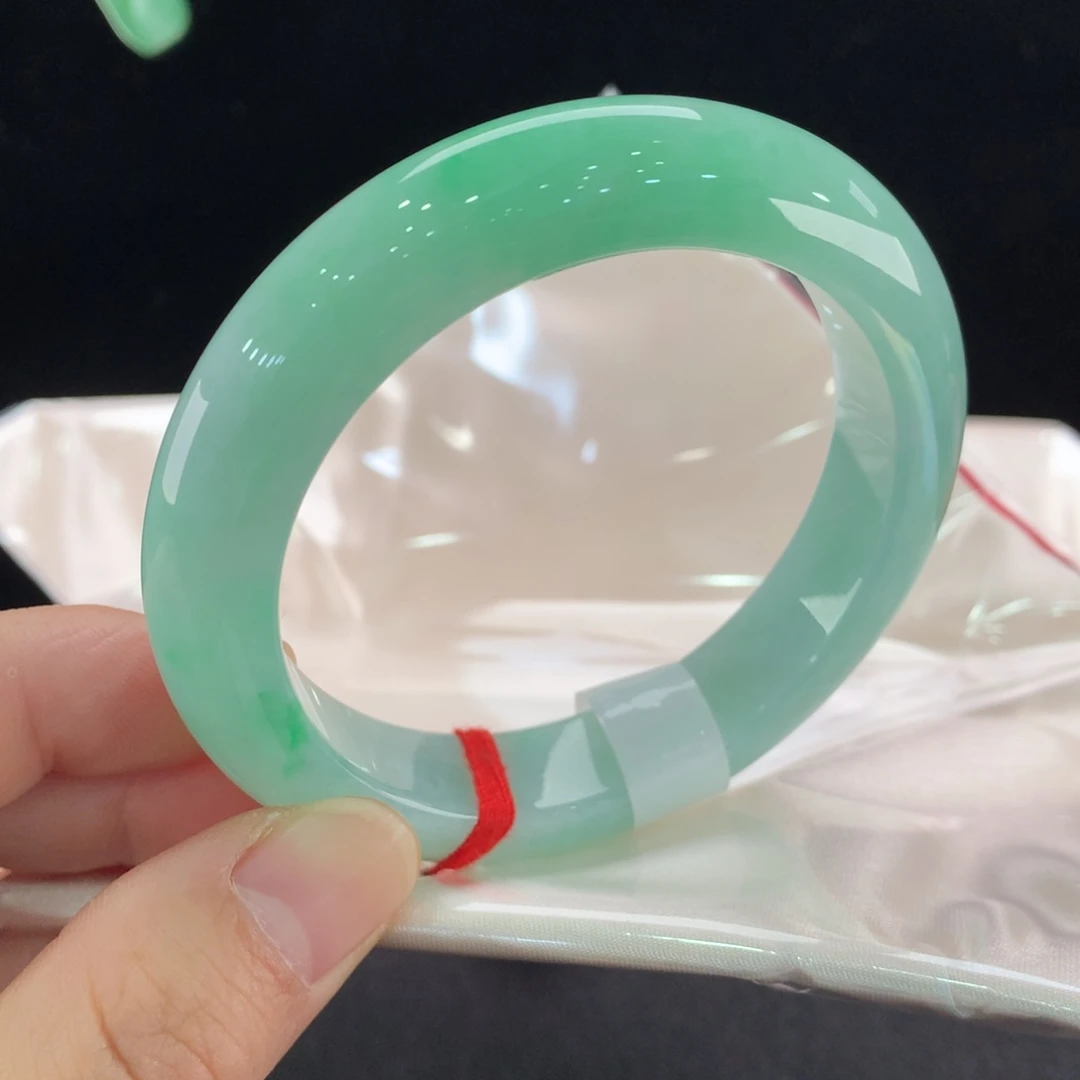 翡翠未镶嵌手镯0556