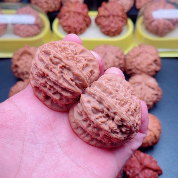 文玩核桃把件三角白狮子45×44×41
