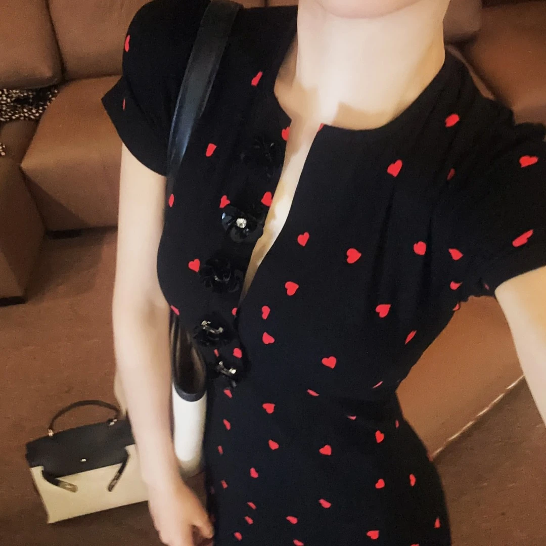 法式夏季新款心形辣妹轻奢连衣裙女时尚高级感中长款显瘦包臀裙子