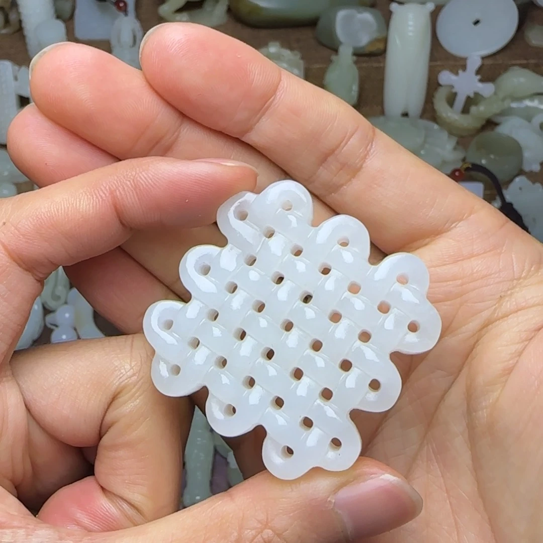 和田玉挂件未镶嵌中国结