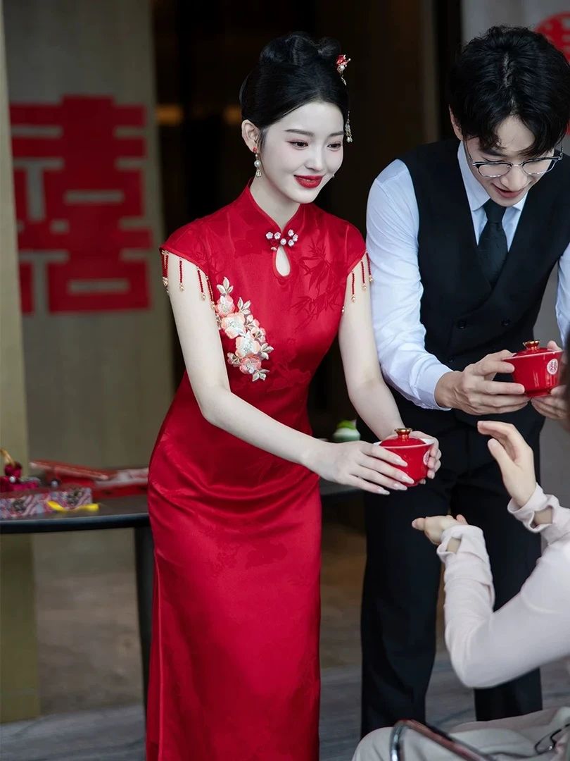 新中式旗袍敬酒服新娘2025新款结婚订婚礼服连衣裙修身酒红色高端