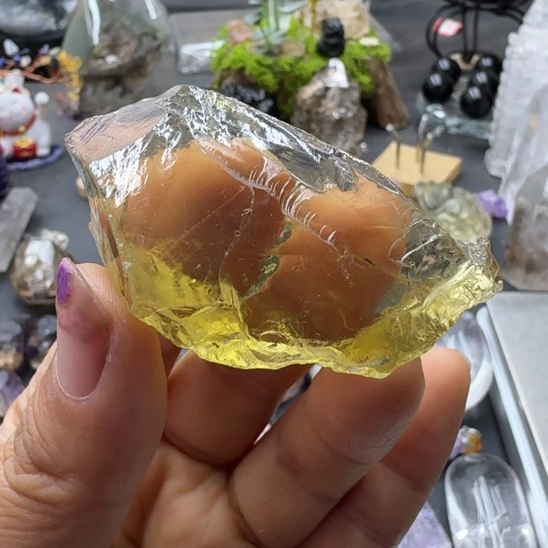 石材黄水晶透体。。原石