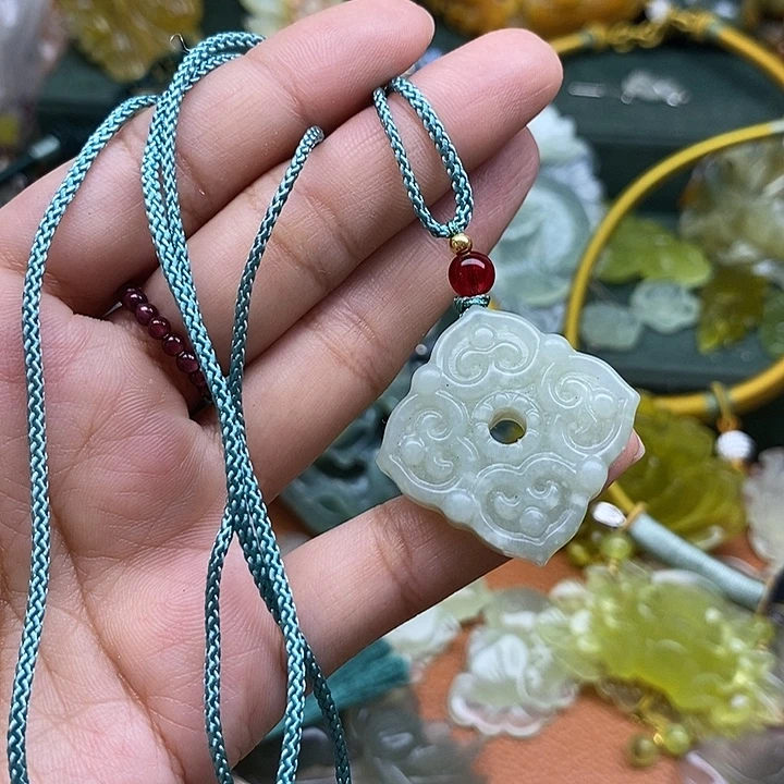 蛇纹石玉合金颈饰