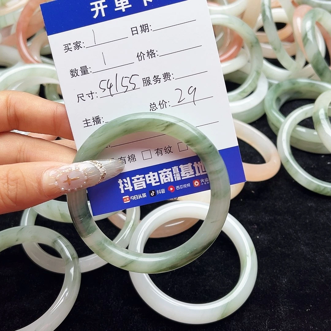未镶嵌手镯石英质玉1