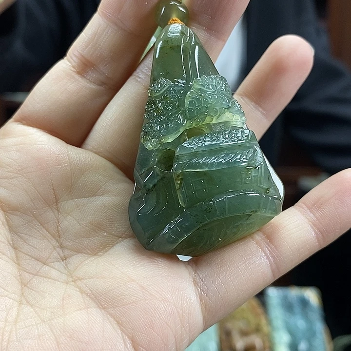 蛇纹石玉未镶嵌颈饰
