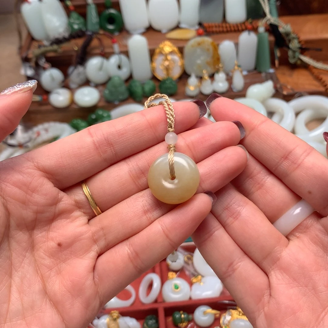 和田玉颈饰未镶嵌