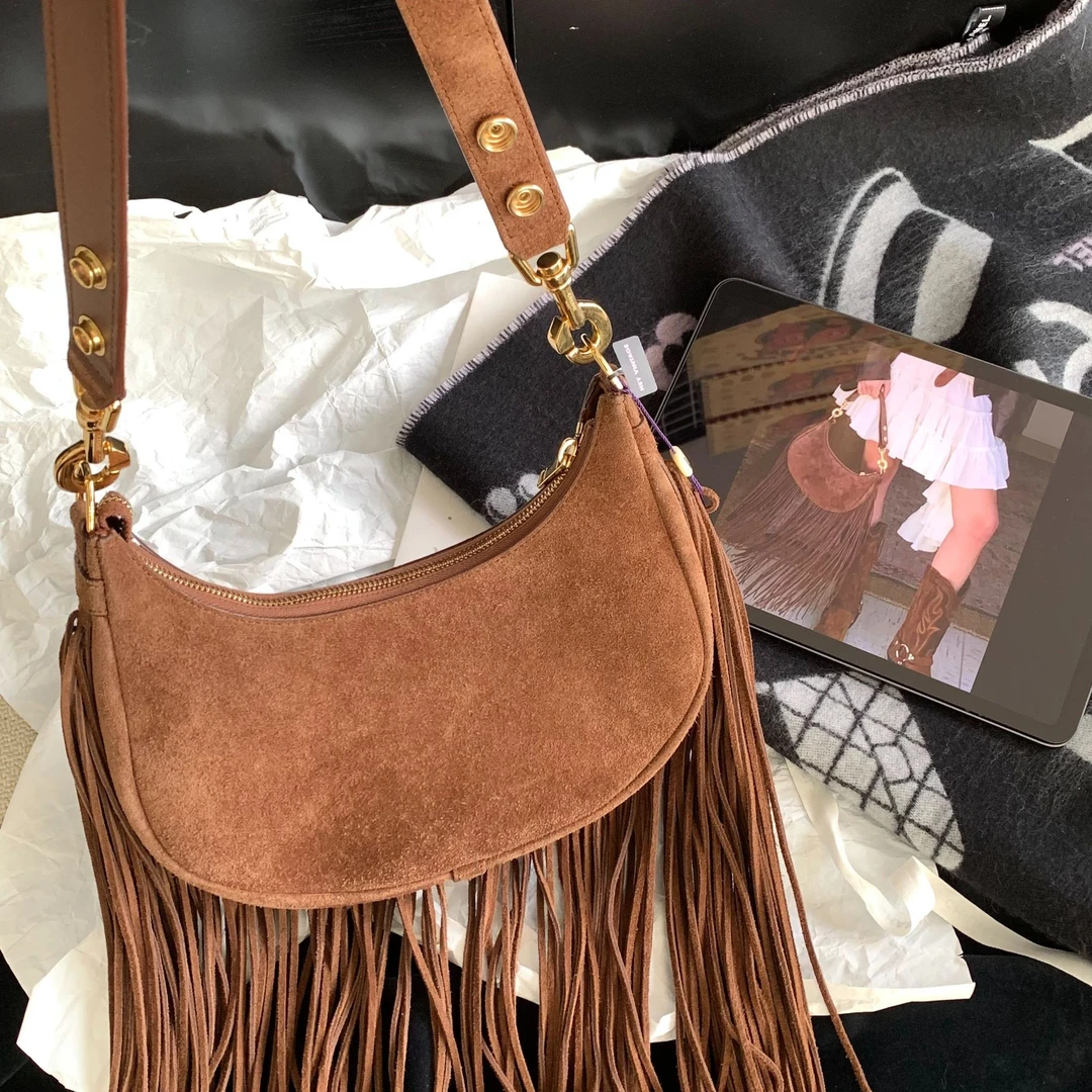 95新 Celine/思琳 展会外场！棕色麂皮流苏豌豆包