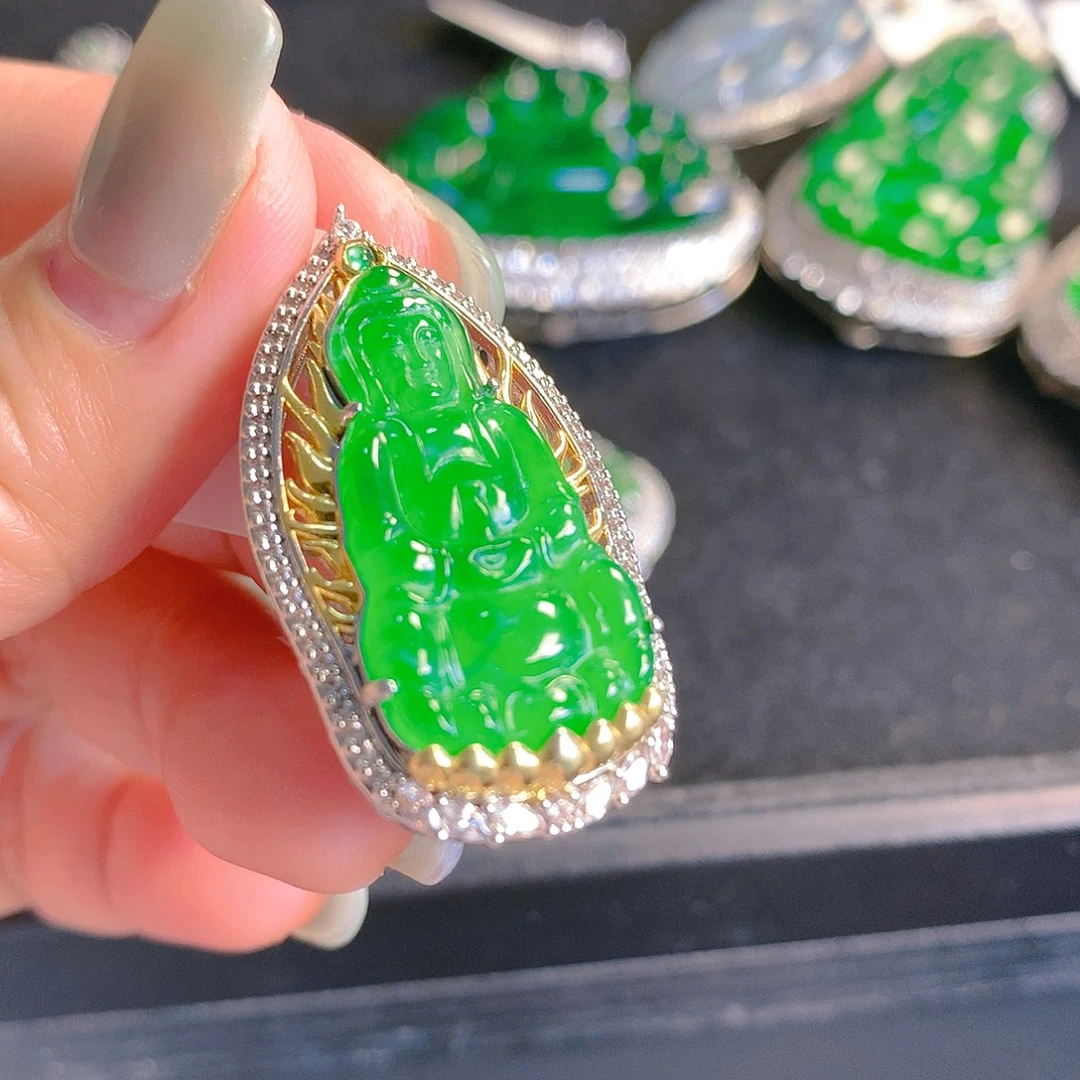 翡翠颈饰未镶嵌翡翠