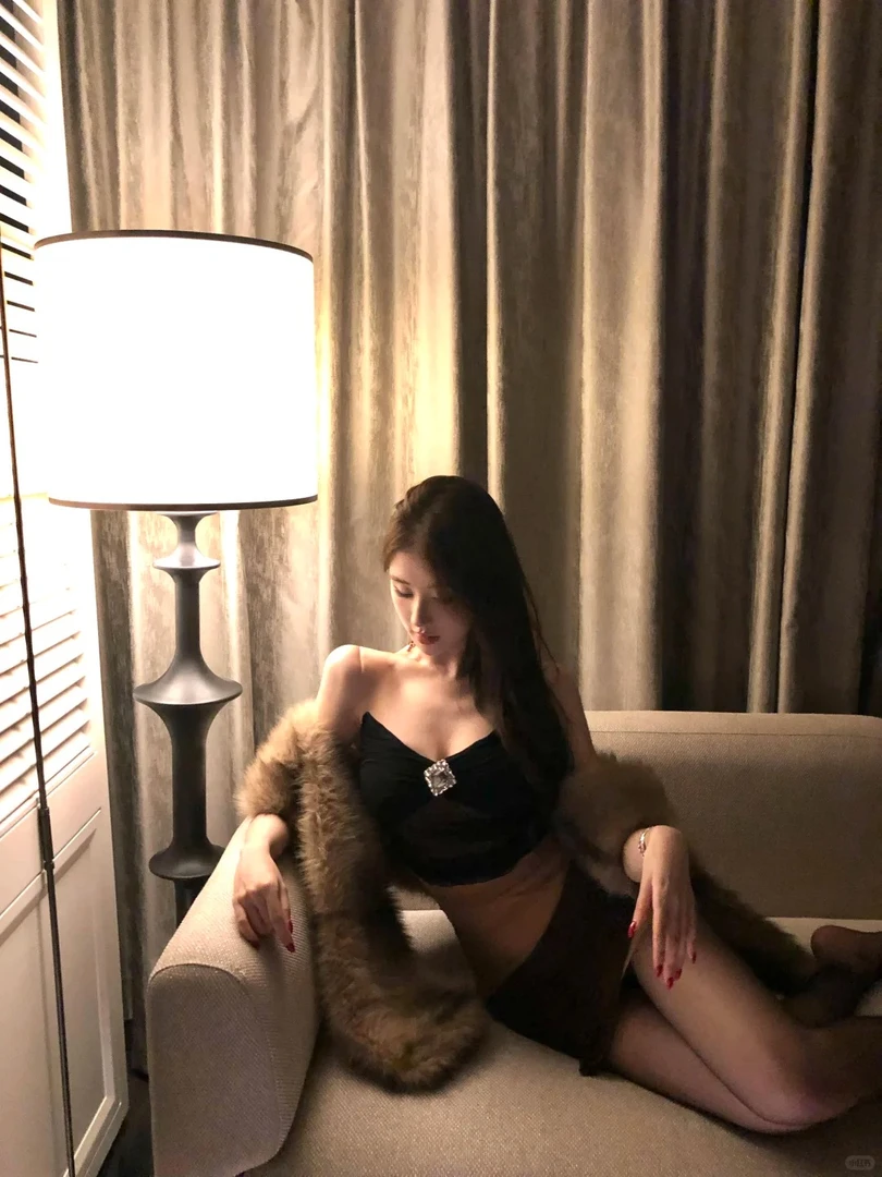 【雾纱褶裥】层次修身方钻连衣裙礼服裙女2025秋冬新款纯欲吊带短裙