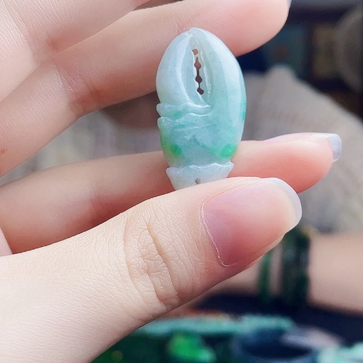 翡翠未镶嵌颈饰多样性