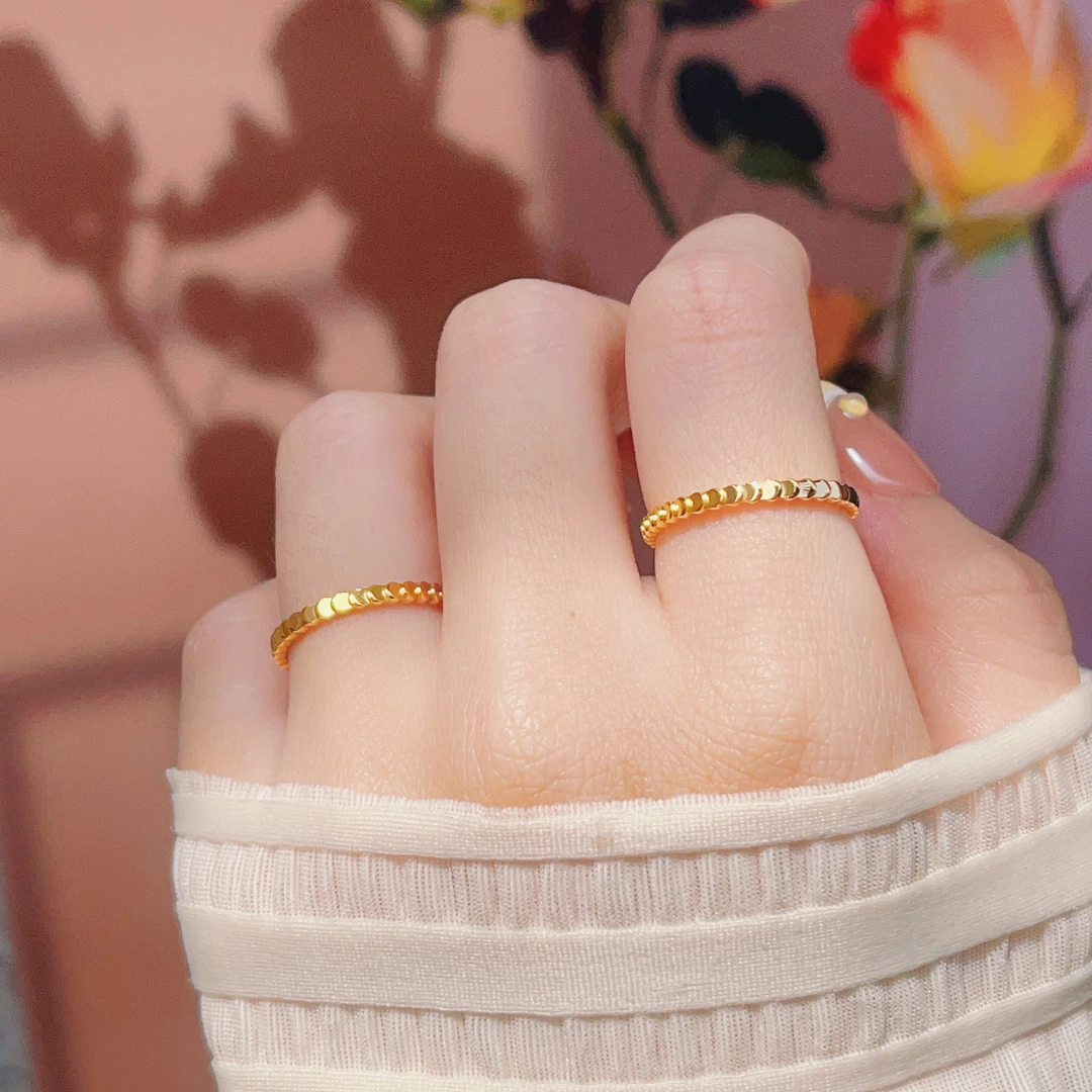 钛钢戒指 爆闪不怕水新款鱼鳞戒指碎金蹦迪素圈ins轻奢时尚设计