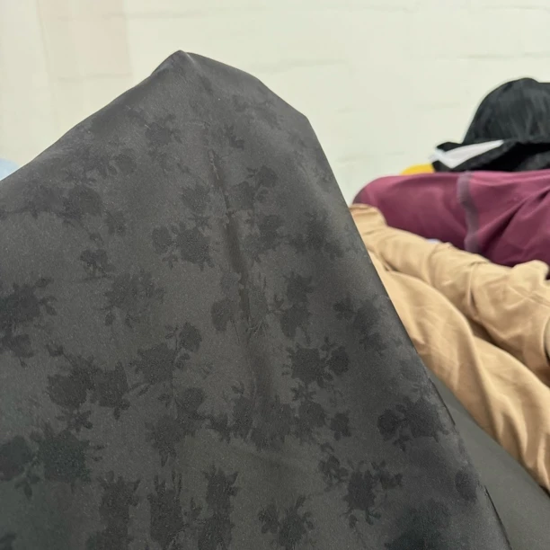 100  提花醋酸面料加衬3米价