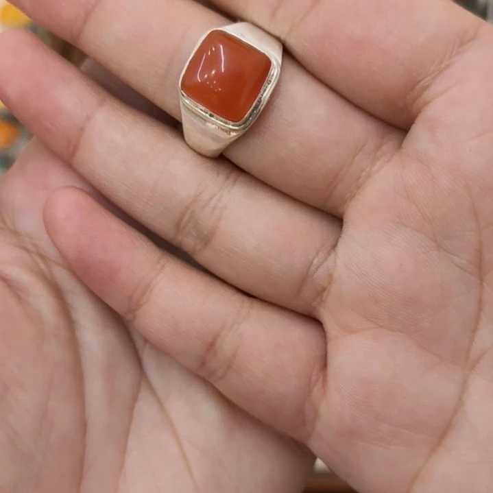 南红玛瑙足银镶嵌戒指