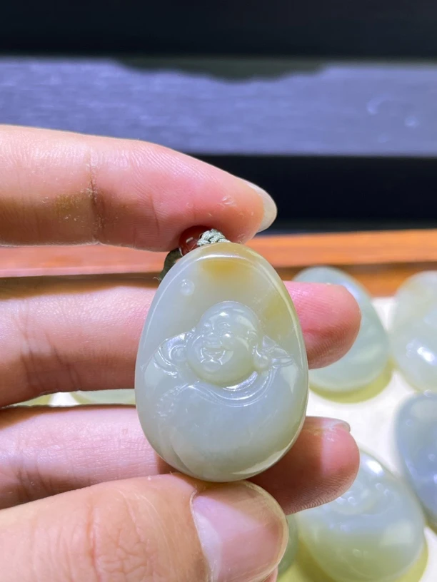 新疆和田玉且末料高青白佛公多样性发货