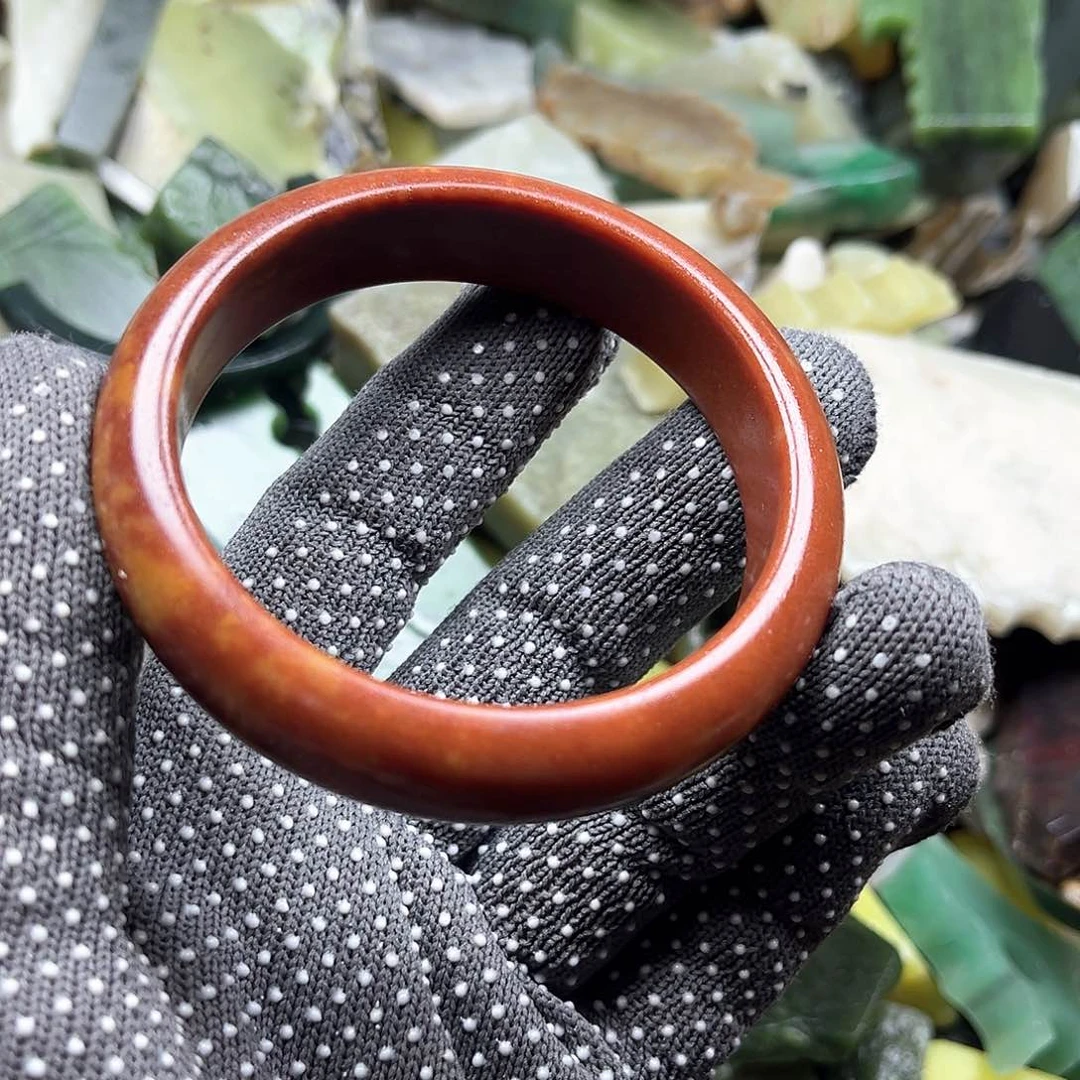 颈饰未镶嵌石英岩玉