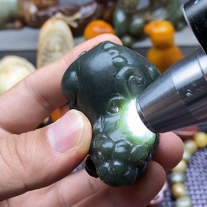 未镶嵌蛇纹石玉颈饰