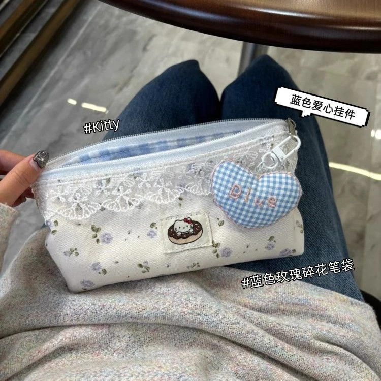 ins新款刺绣笔袋蕾丝花边学生大容量文具收纳高颜值小碎花化妆包