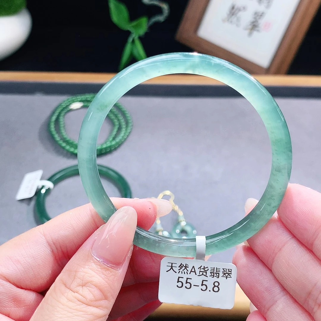 翡翠手镯（圆镯）未镶嵌