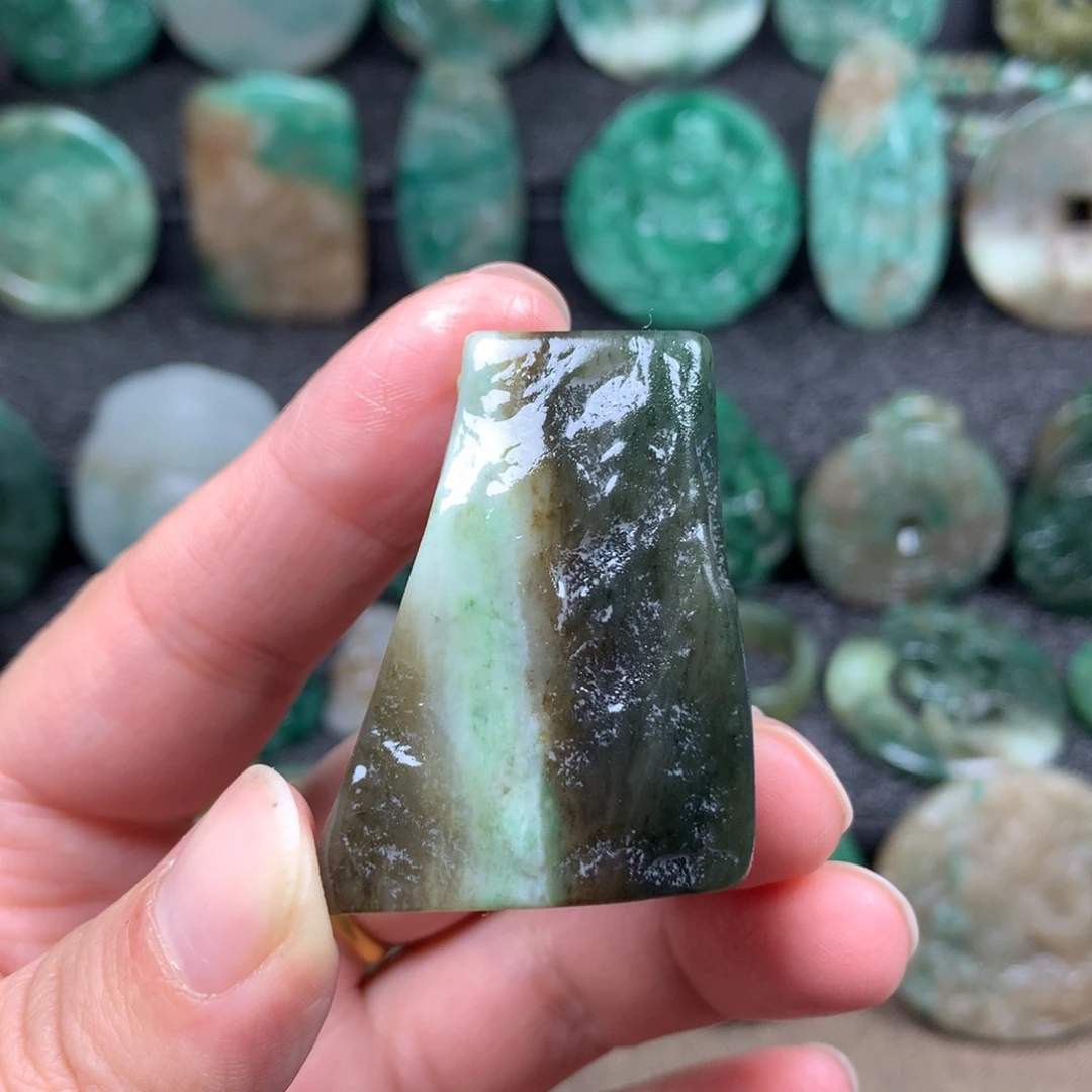 独山玉未镶嵌颈饰