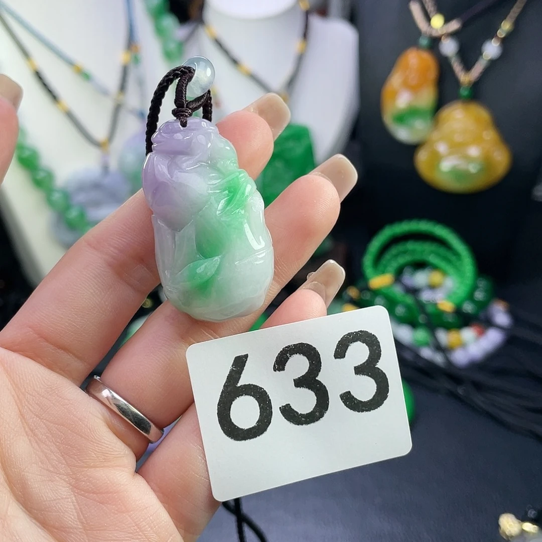 翡翠未镶嵌吊坠(赠链)