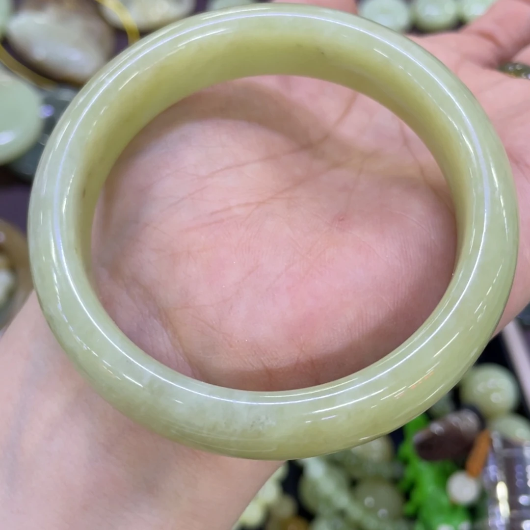 岫岩老玉（透闪石质玉）手镯未镶嵌瑞****?