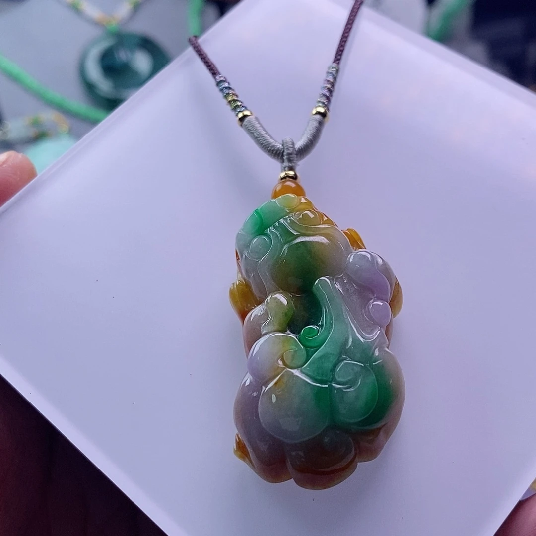 翡翠未镶嵌吊坠(赠链)