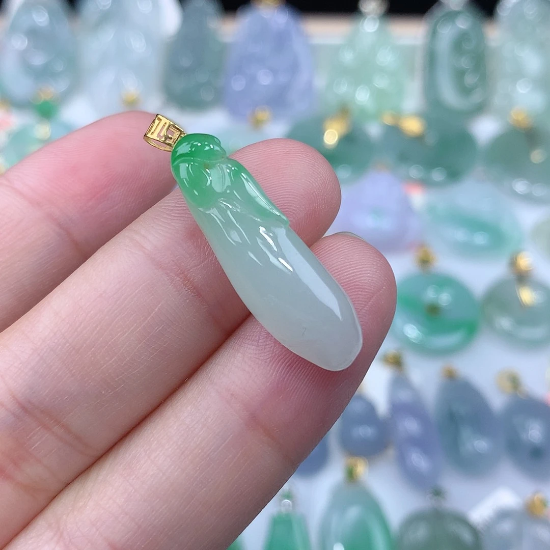 翡翠颈饰18K金镶嵌瓜