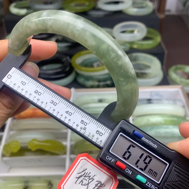 蛇纹石玉未镶嵌手镯575