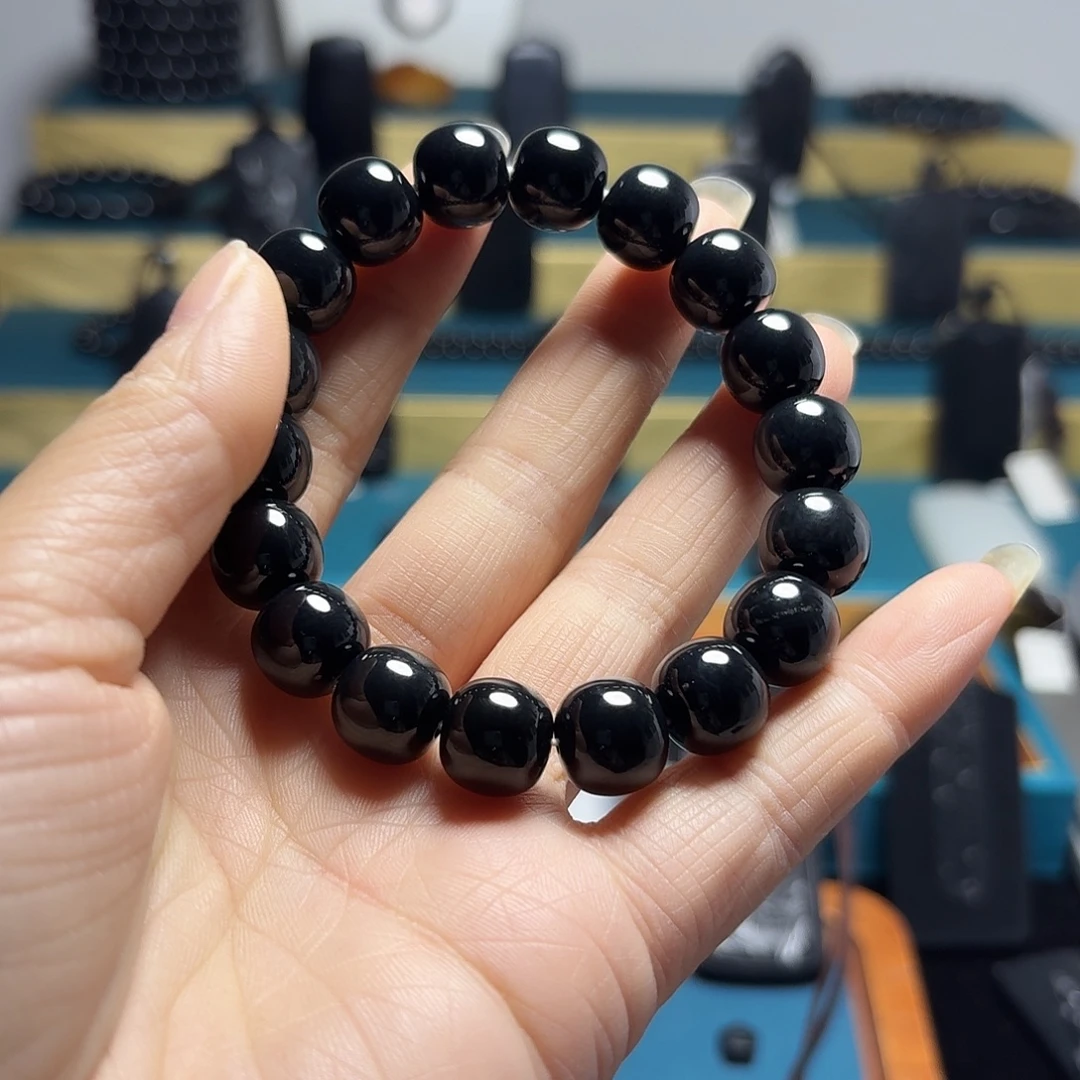 和田玉未镶嵌颈饰带裂