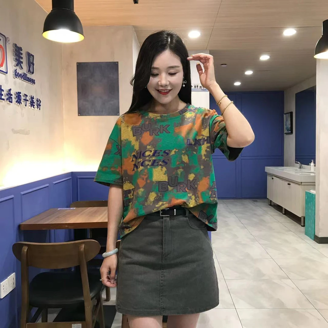 2025夏季新款时尚洋气百搭花色短袖T恤女中年涂鸦显瘦圆领上衣