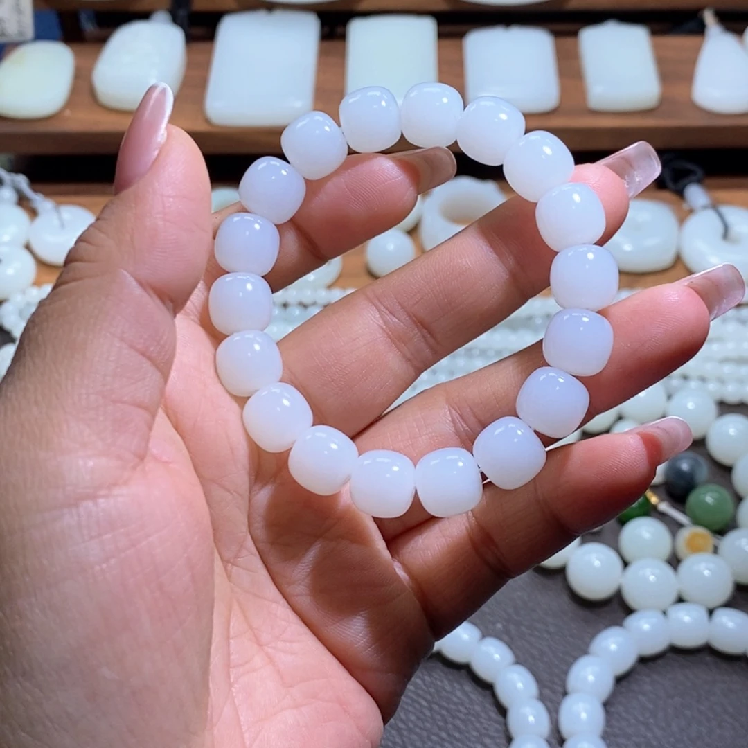 未镶嵌手链和田玉白**马