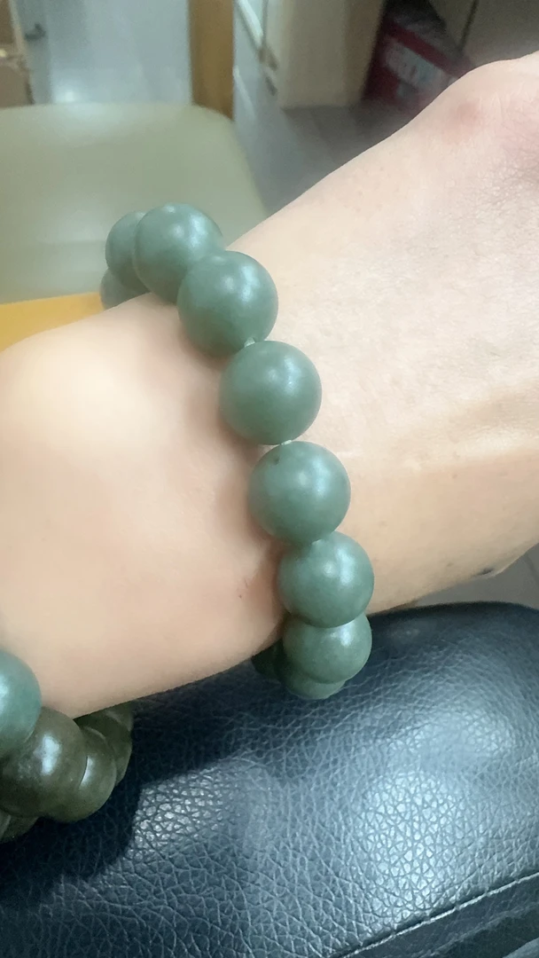 新疆和田玉籽料卡12珠子手串