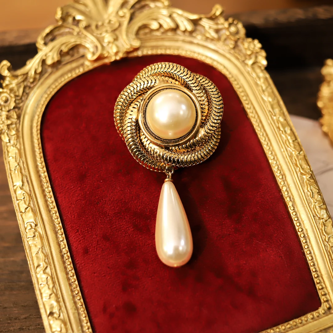 铜合金胸针 意产 莫斯奇诺  金色中古复古风胸针