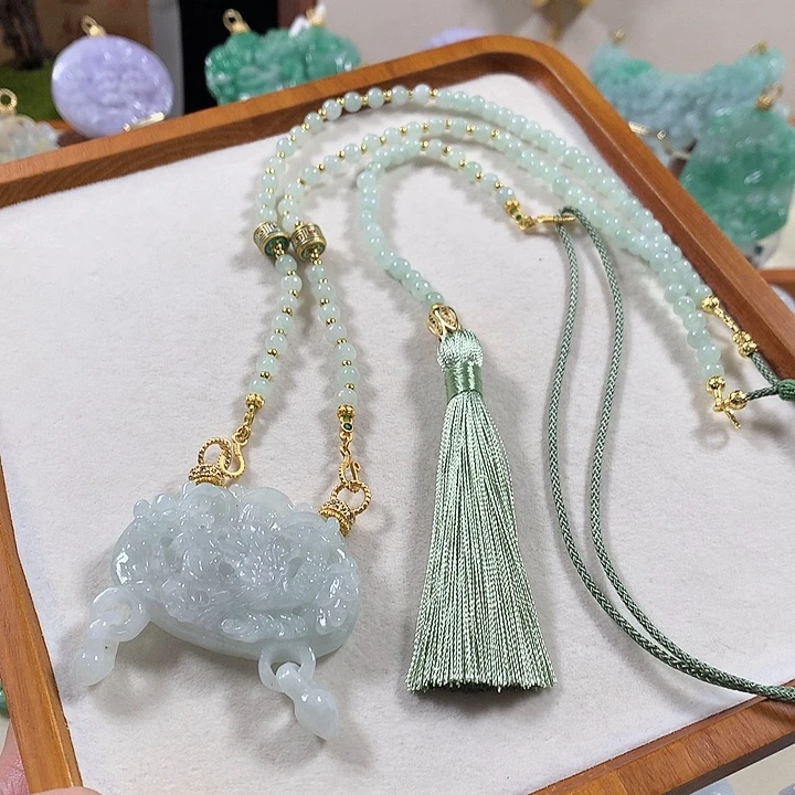 翡翠未镶嵌颈饰翡翠吊坠