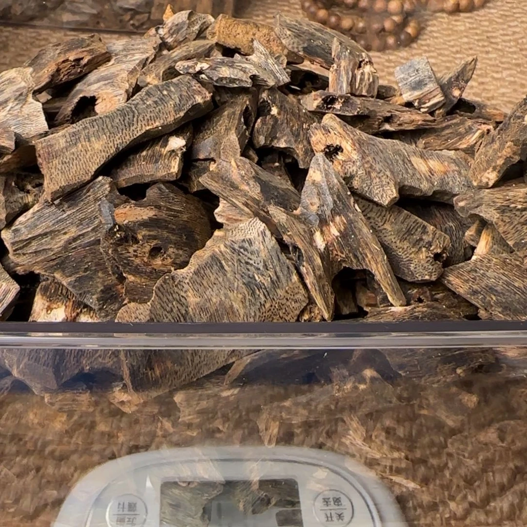 摆件沉香846g高油种植绿奇楠