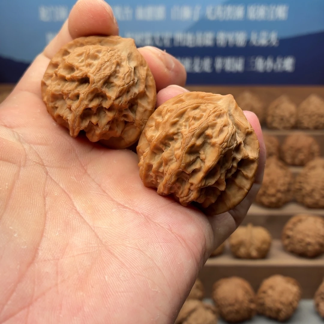 吊坠文玩核桃梨木台