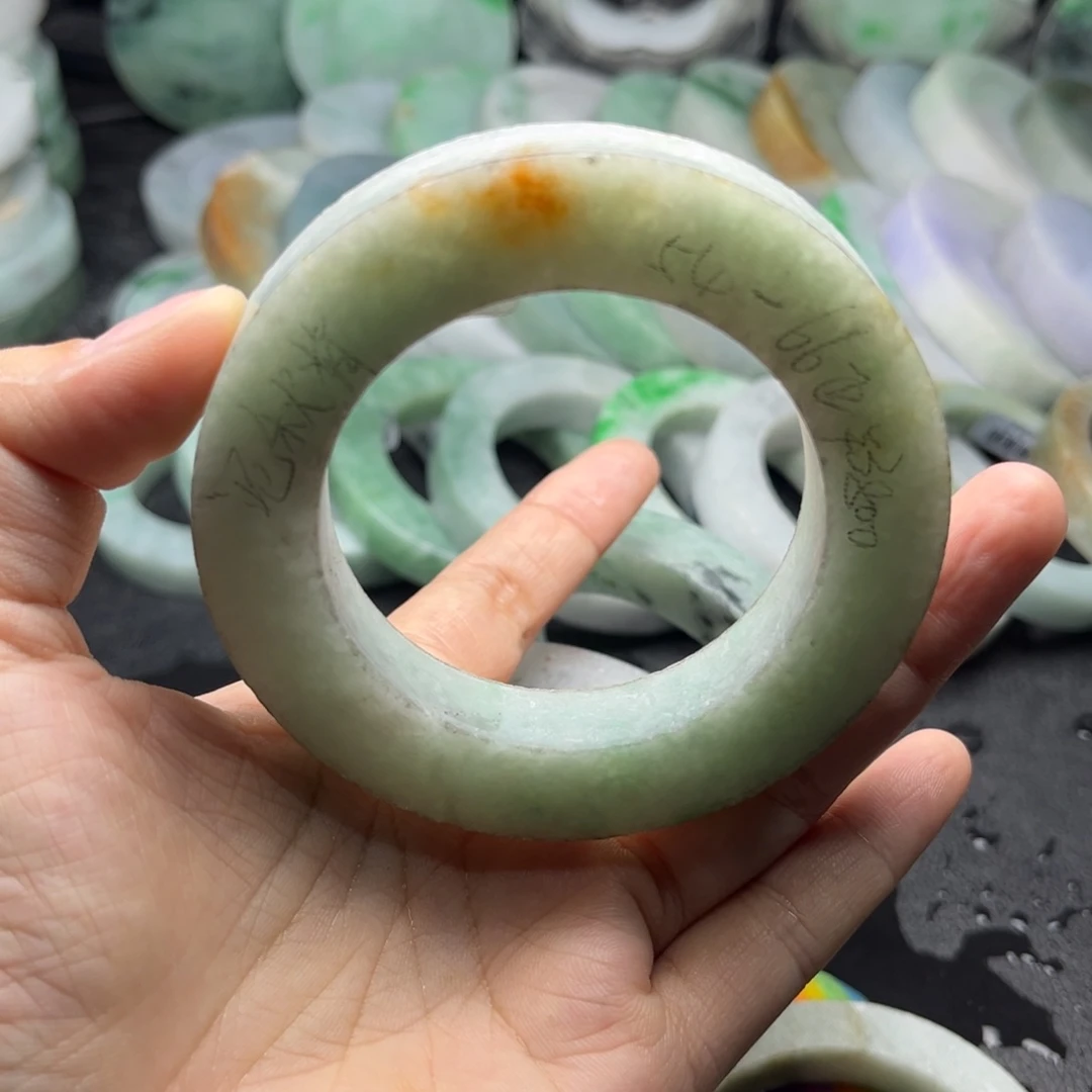 未镶嵌翡翠手镯定制翡翠