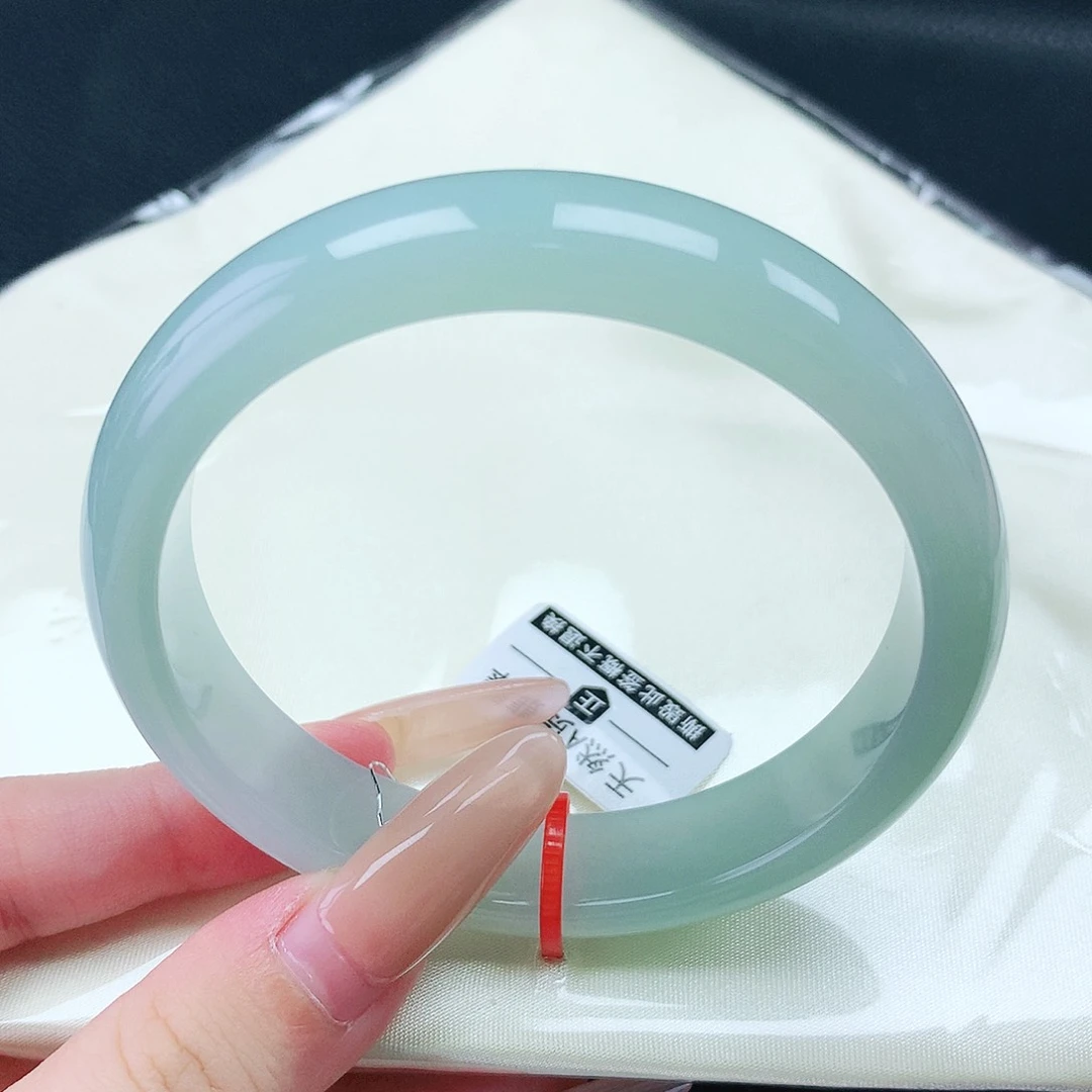 翡翠手镯未镶嵌58圈