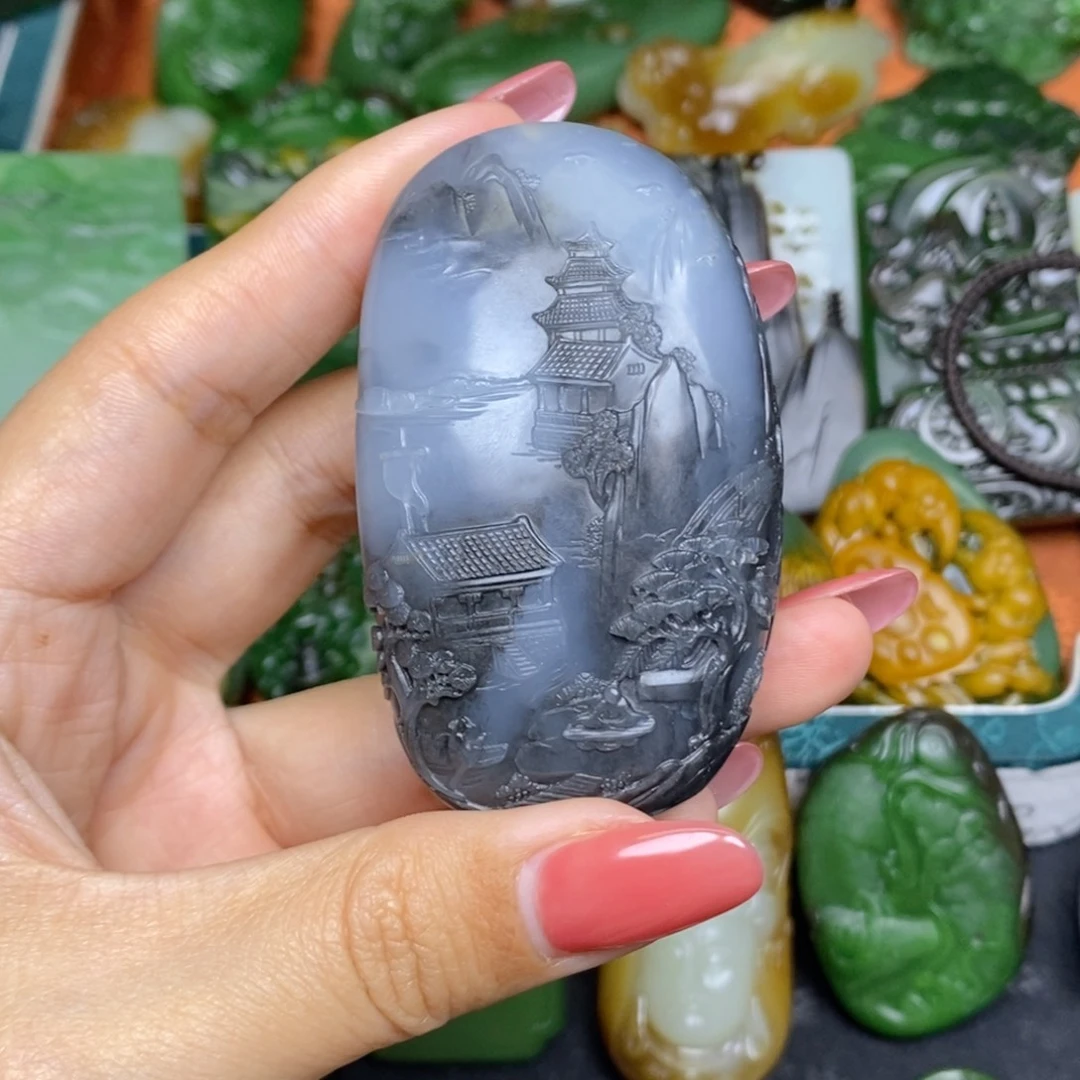 浅***薇和田玉未镶嵌颈饰